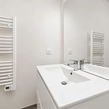 Apartment 2279 Meena *